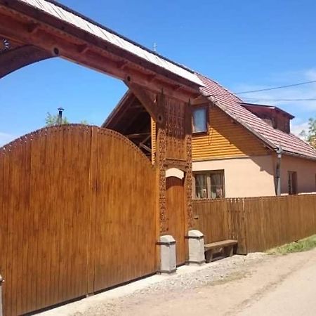 Emilia Vendeghaz Hotel Ciumani Buitenkant foto