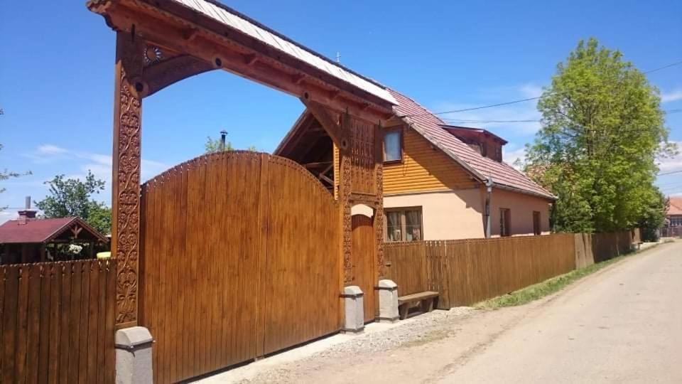 Emilia Vendeghaz Hotel Ciumani Buitenkant foto