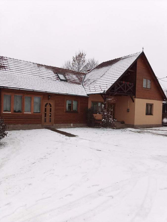 Emilia Vendeghaz Hotel Ciumani Buitenkant foto