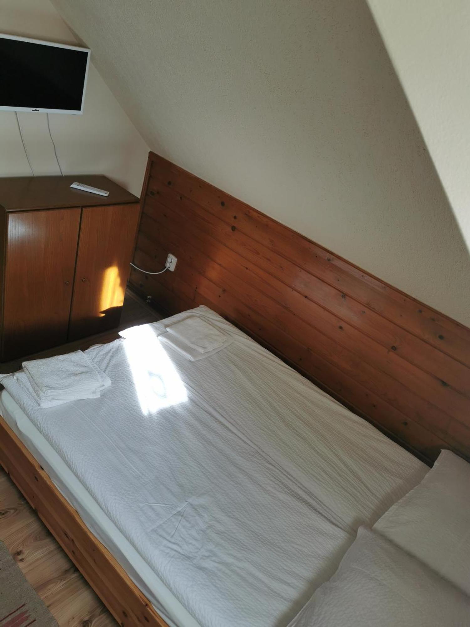 Emilia Vendeghaz Hotel Ciumani Buitenkant foto