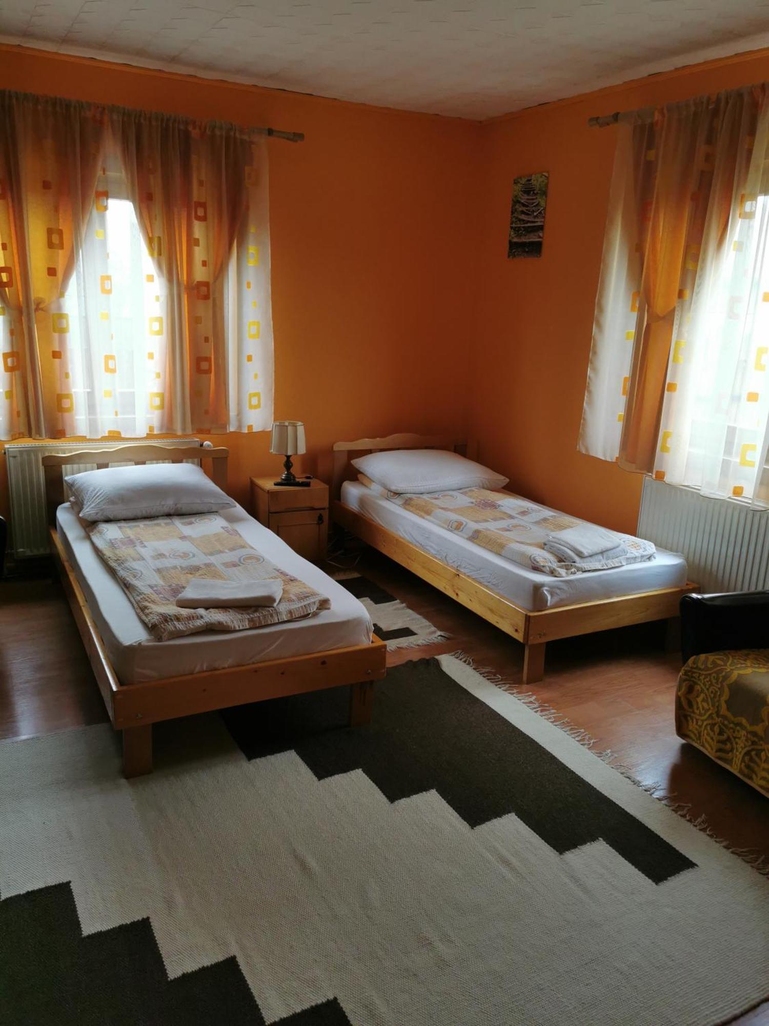 Emilia Vendeghaz Hotel Ciumani Buitenkant foto