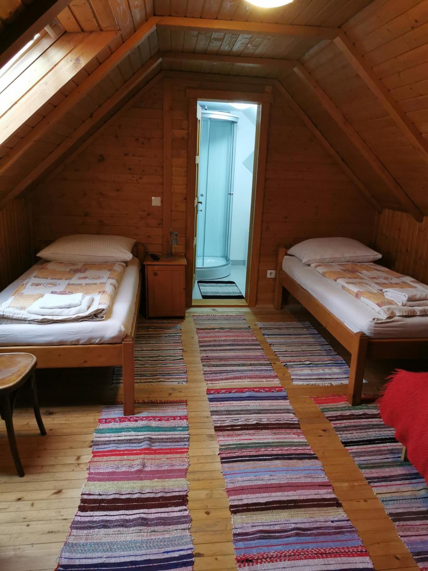 Emilia Vendeghaz Hotel Ciumani Buitenkant foto