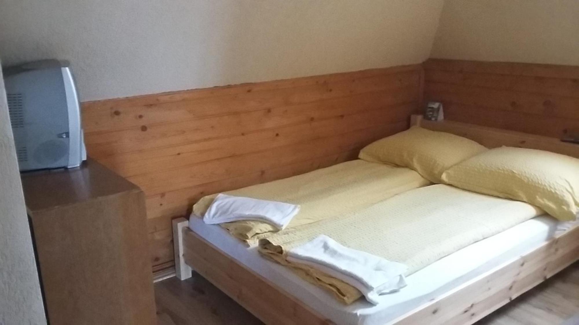 Emilia Vendeghaz Hotel Ciumani Kamer foto